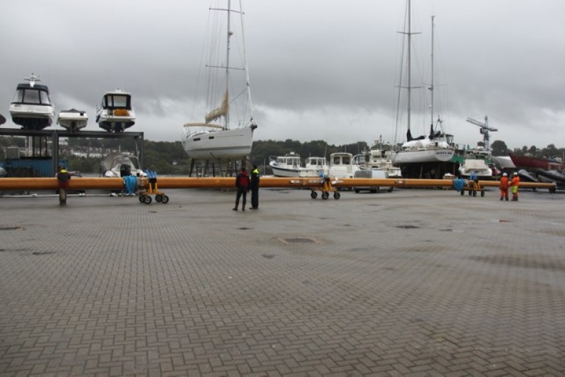 Mast out and ready for barge transport